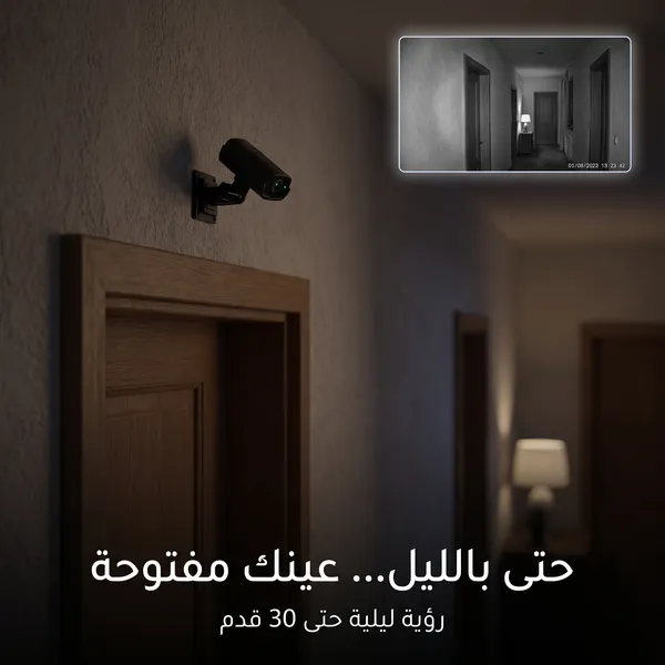 كاميرا مراقبة سيارة صغيرة سوداء مع قاعدة تثبيت قابلة للتوجيه